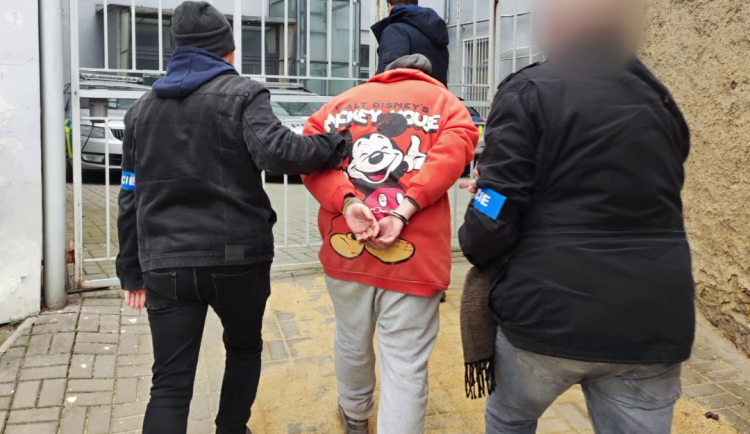 Podvodník může do vězení až na dva roky.