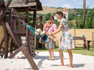 Relax uprostřed týdne kousek od centra Prahy. Žluté lázně vás přenesou na pláž