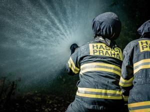 Pražským hasičům chybí 29 požárníků, shánějí se obtížně