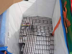 VIDEO: Služební pes Stuart vyčenichal desítky tisíc cigaret pašovaných z Bulharska