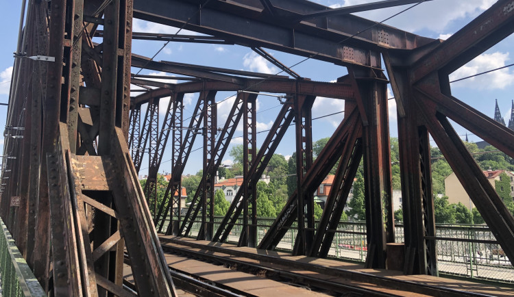 Železniční most na Výtoni.