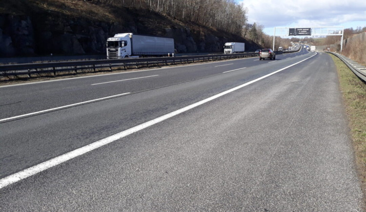 Problémy na D1: Odpolední nehoda zablokovala provoz na hodinu, večer se ve směru na Brno střetlo šest aut