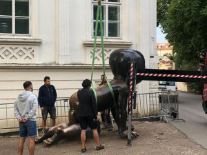 Mimina na Kampě dočasně „popolezla“. Přes Skautským institutem budou do října