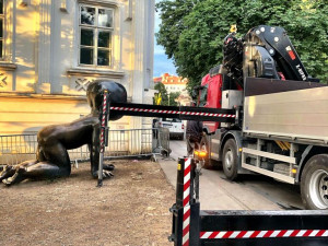 Mimina na Kampě dočasně „popolezla“. Přes Skautským institutem budou do října