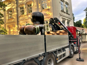 Mimina na Kampě dočasně „popolezla“. Přes Skautským institutem budou do října