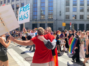 VIDEO: Pochod hrdosti Prague Pride se vydal na trasu z Václavského náměstí na Letnou