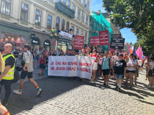 VIDEO: Pochod hrdosti Prague Pride se vydal na trasu z Václavského náměstí na Letnou