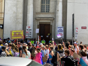 VIDEO: Pochod hrdosti Prague Pride se vydal na trasu z Václavského náměstí na Letnou