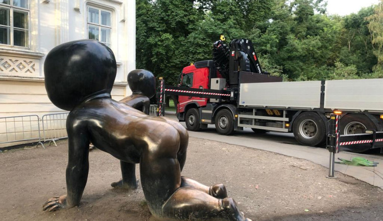 Mimina na Kampě dočasně „popolezla“. Přes Skautským institutem budou do října