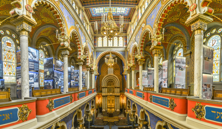 Interiér Jerzalémské synagogy v Praze