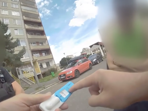VIDEO: Žena v Praze sedla za volant pod vlivem marihuany, za dva dny ji přistihli znovu