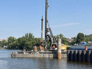 Dvorecký most už má první pilíře. Mohl by dostat jméno po významné ženě