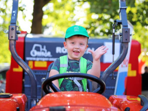 Země živitelka láká na nejsilnější traktor i největšího osla. Vyhrajte vstupenky a užijte si živitelku zadarmo