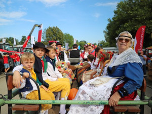 Země živitelka láká na nejsilnější traktor i největšího osla. Vyhrajte vstupenky a užijte si živitelku zadarmo