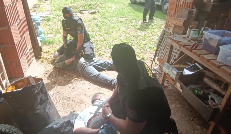 Muže zadrželi na statku na Vysočině.