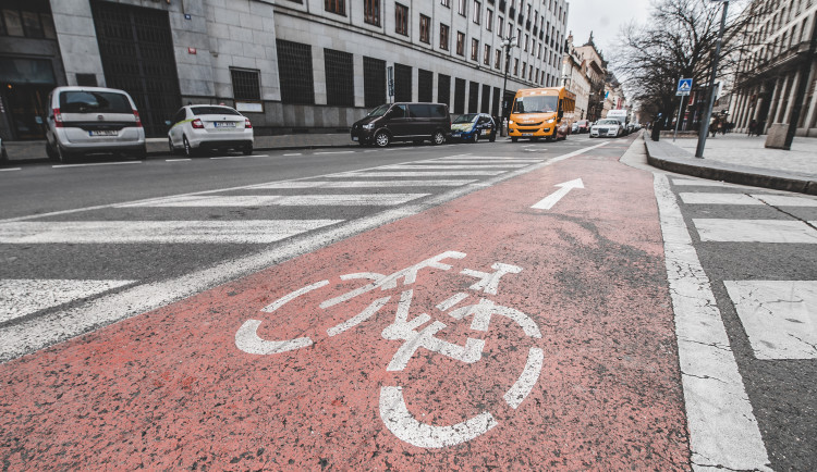 V Praze podle sčítačů loni ubylo cyklistů, jejich počet klesl o sto padesát tisíc