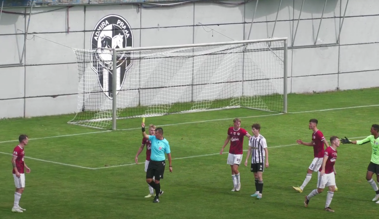 Rozhodčího už komise vyřadila z listiny