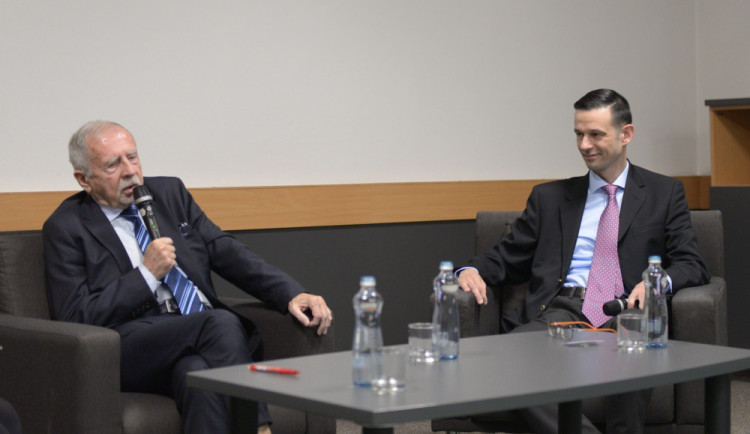 Stanislav Křeček (vlevo) a jeho zástupce Vít Schorm