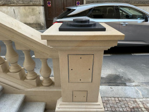 Praha 1 otevřela opravené schody v Divadelní, rekonstrukce se nelíbí vozíčkářům