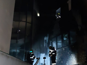 Noční požár v Praze si vyžádal milionovou škodu