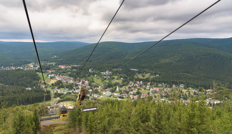 Copyright (c) 2020 mkos83/Shutterstock.  No use without permission.