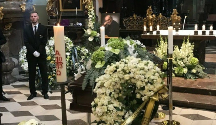 Lidé se v Praze loučili s muzikantem Patejdlem. Mnozí přijeli ze Slovenska