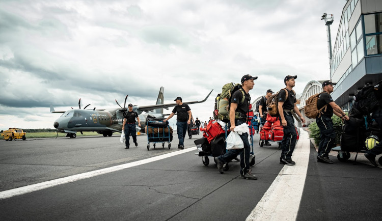 Do Řecka vyrazila další skupina hasičů. Ta předchozí se po 10 dnech vrátila