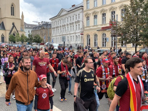 VIDEO: Sparťané prošli Libercem, pochod se obešel bez komplikací