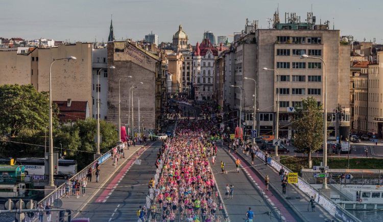 Z běžecké Grand Prix v Praze záchranáři odvezli do nemocnic pět lidí