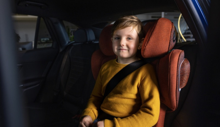 Autosedačka pro školáka? Bezpečnost možná omylem podceňujete i vy