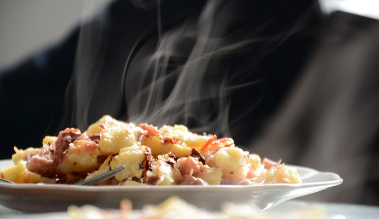 Na každodenní teplý oběd dosáhne méně než šestina zaměstnanců, může za to zdražování