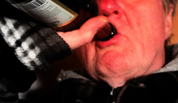 Vyléčení alkoholismu napoprvé je výjimečné. Léčbu komplikuje nedostatek léku antabus