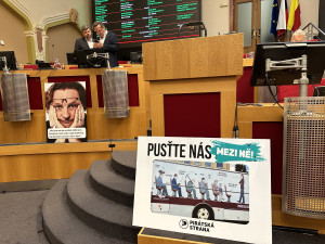 Praha Sobě chce odvolat Pospíšila. Zameťte si před vlastním Prahem, řekl Portlík a rozdal jim košťata