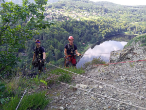 FOTO: Pražští hasiči absolvovali pravidelné lezecké cvičení