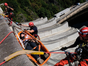FOTO: Pražští hasiči absolvovali pravidelné lezecké cvičení