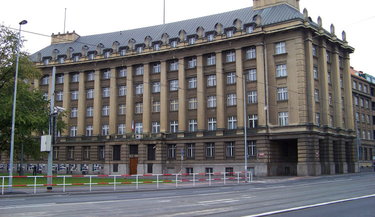 V kauze zakázek ministerstva obrany dnes policie v Praze zadržela deset lidí