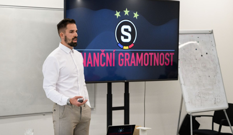 Bývalý fotbalista Roman Polom učí Sparťany, jak zacházet s penězi