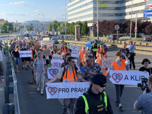 POLITICKÁ KORIDA: Jak má Praha reagovat na chování klimatických aktivistů? Odpovídají zastupitelé