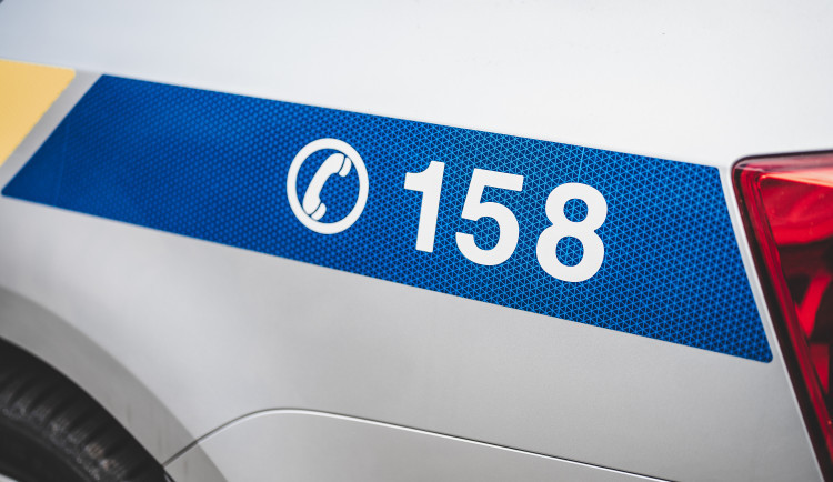 Žena pod vlivem drog usedla za volant, i přestože má platný zákaz řízení