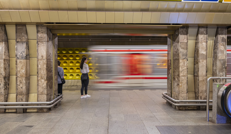 Mezi Dejvickou a Můstkem nepojede o víkendu metro