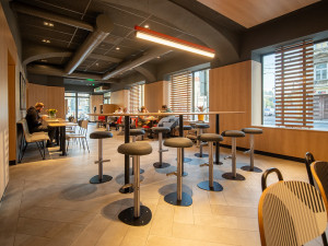 McDonald’s nově otevřel na Bělehradské  