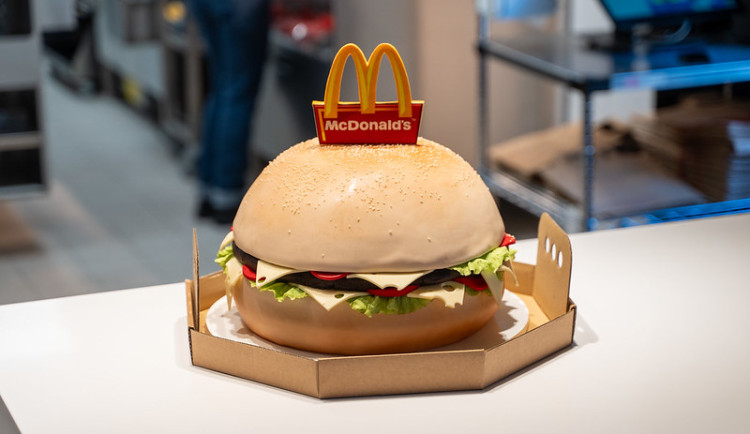 McDonald’s nově otevřel na Bělehradské  