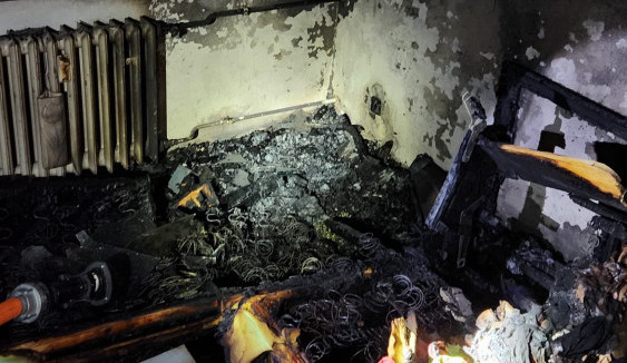 Hořet začalo v jednom z bytů.