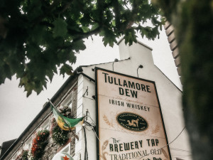 Český med byl pro whiskey Tullamore D.E.W. nejlepší, říká ambasador značky