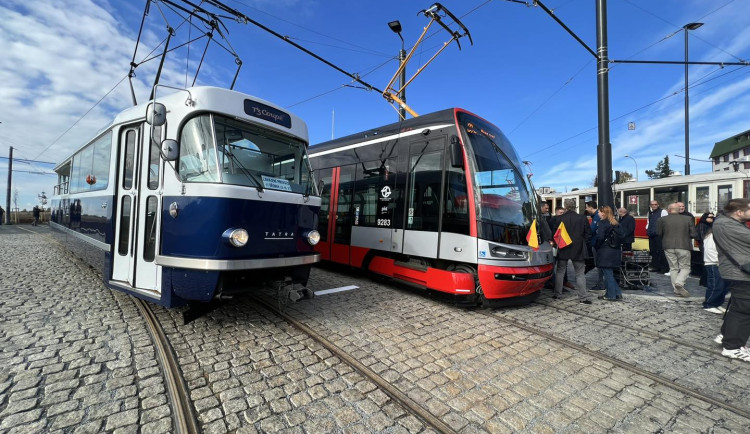 VIDEO: Dopravní podnik otevřel novou tramvajovou trať. Vede z Divoké Šárky až k Ruzyni