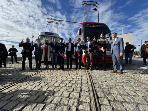 VIDEO: Dopravní podnik otevřel novou tramvajovou trať. Vede z Divoké Šárky až k Ruzyni