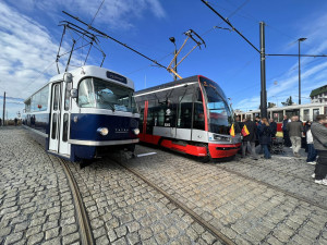 VIDEO: Dopravní podnik otevřel novou tramvajovou trať. Vede z Divoké Šárky až k Ruzyni