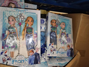 VIDEO: Celníci v Sapě objevili falešné zboží za miliony. Padělají i elektronické cigarety i hračky