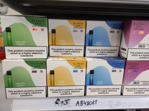 VIDEO: Celníci v Sapě objevili falešné zboží za miliony. Padělají i elektronické cigarety i hračky