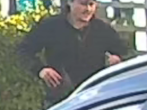 Muž odvedl své děti domů, pak ho napadli dva útočníci. Vytáhli nůž a vyhrožovali mu smrtí